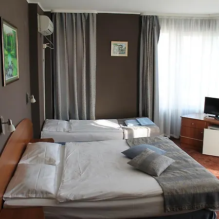 Family Lazuren Briag 3* Бургас