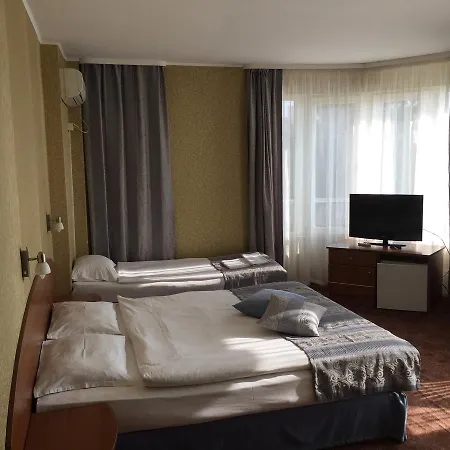 Family Lazuren Briag Готель 3*
