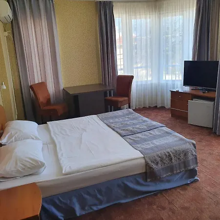 Szálloda Family Lazuren Briag