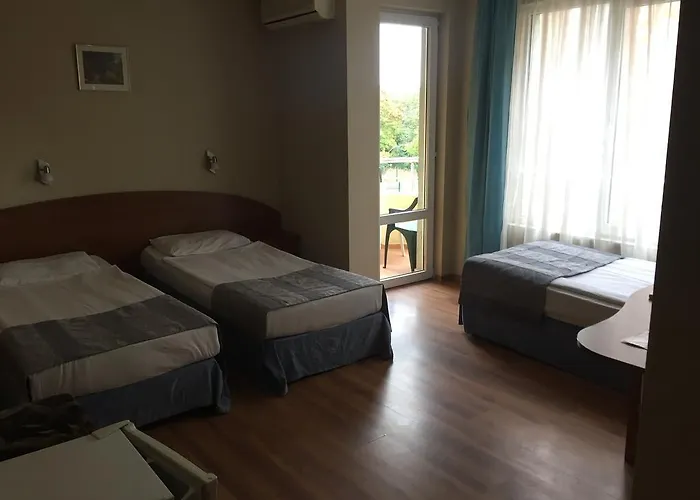 Hotell Family Lazuren Briag 3*