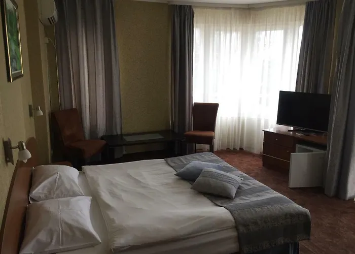 Hotell Family Lazuren Briag 3*